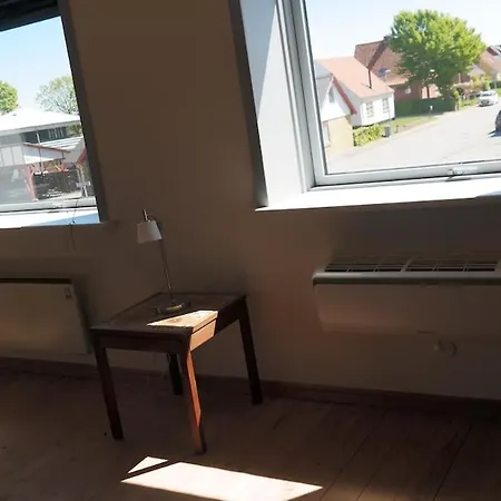 Located Large On The 1st Floor Tv Lägenhet